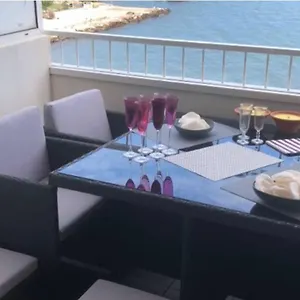 Les Pieds Dans L Eau, Vue Sur Les îles D’or Hyères