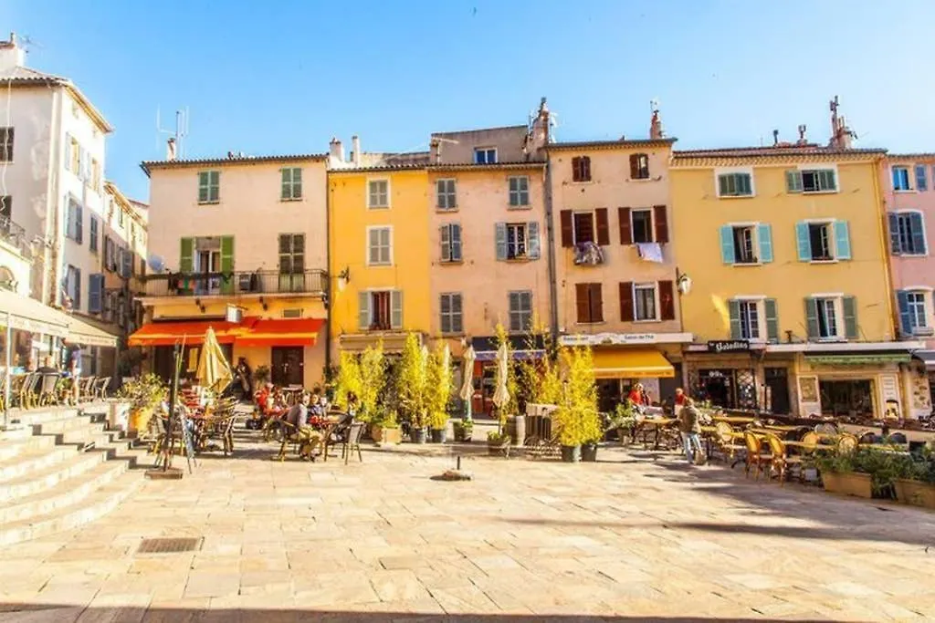 Studio centre de Hyeres pour 4 personnes piscine et tennis 0*,  France