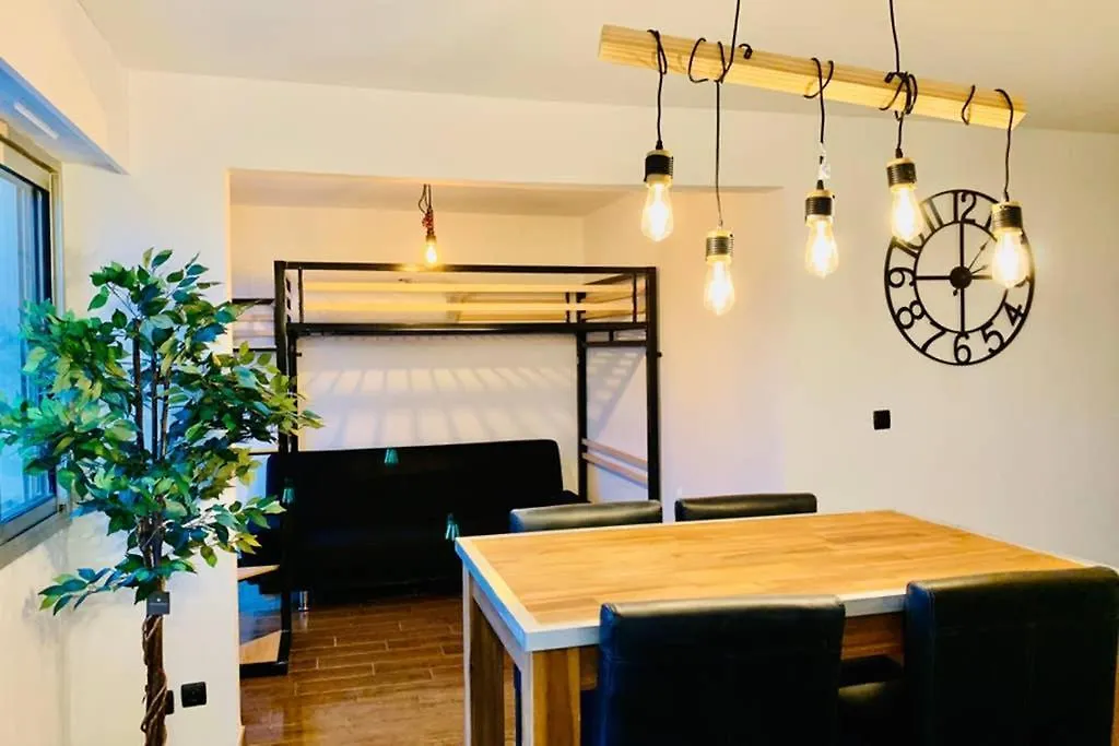 Appartement Studio centre de Hyeres pour 4 personnes piscine et tennis France