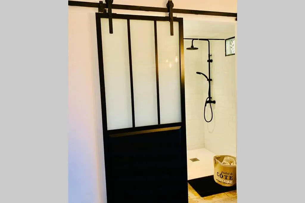 Appartement Studio centre de Hyeres pour 4 personnes piscine et tennis